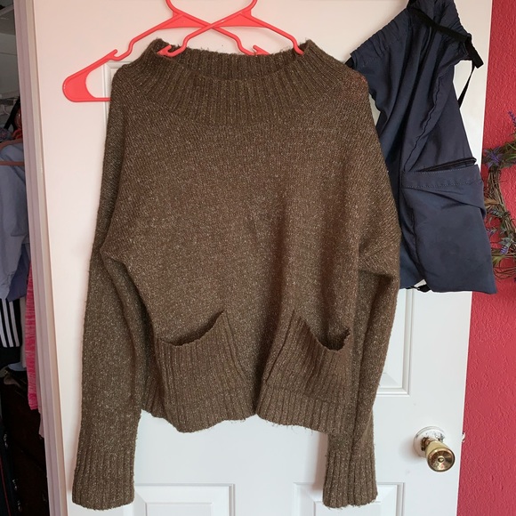 L / XL TURTLENECK KNIT SWEATER - Picture 3 of 5